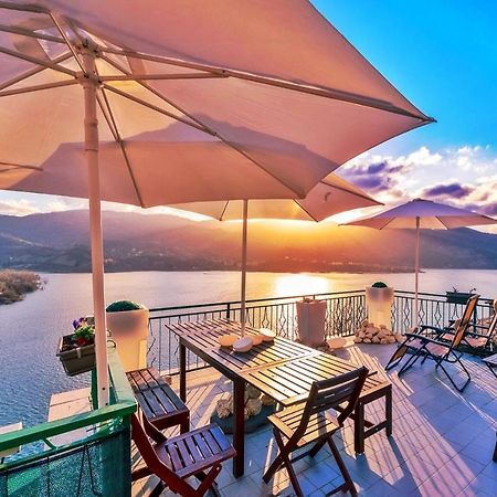 La Terrazza Sul Lago Turano Castel di Tora Eksteriør billede