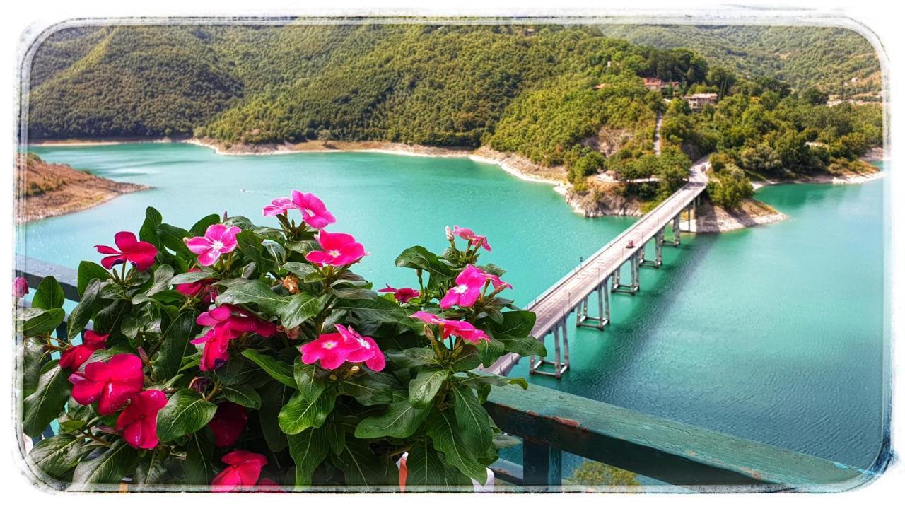 La Terrazza Sul Lago Turano Castel di Tora Eksteriør billede