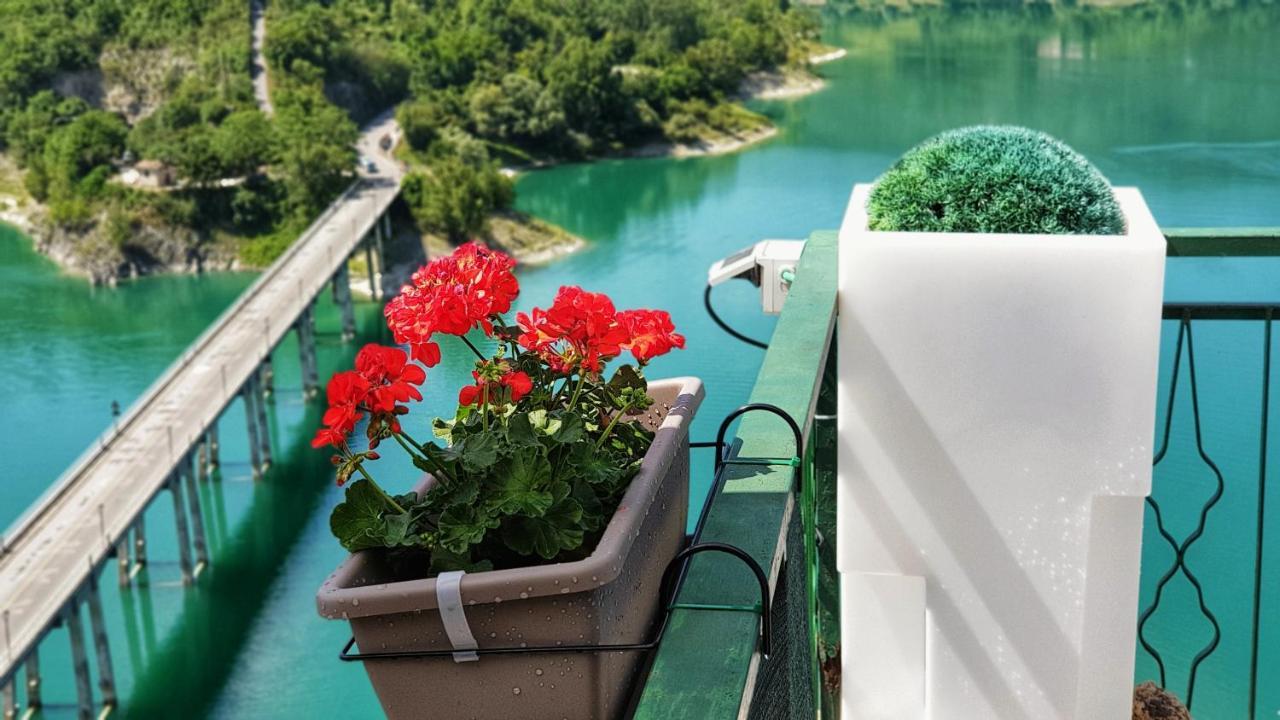 La Terrazza Sul Lago Turano Castel di Tora Eksteriør billede