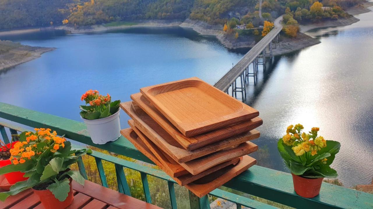 La Terrazza Sul Lago Turano Castel di Tora Eksteriør billede