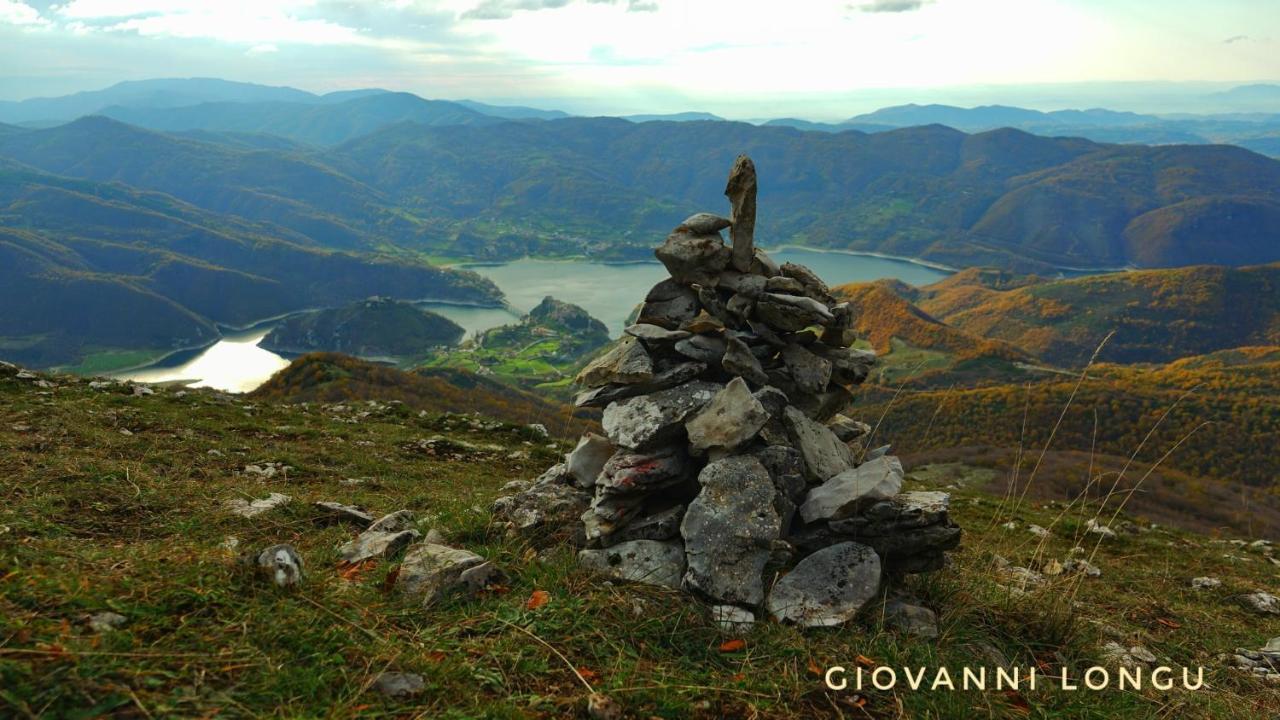La Terrazza Sul Lago Turano Castel di Tora Eksteriør billede