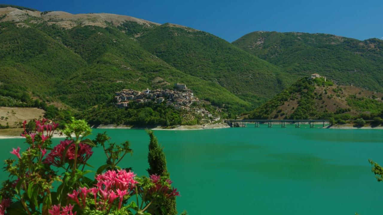 La Terrazza Sul Lago Turano Castel di Tora Eksteriør billede