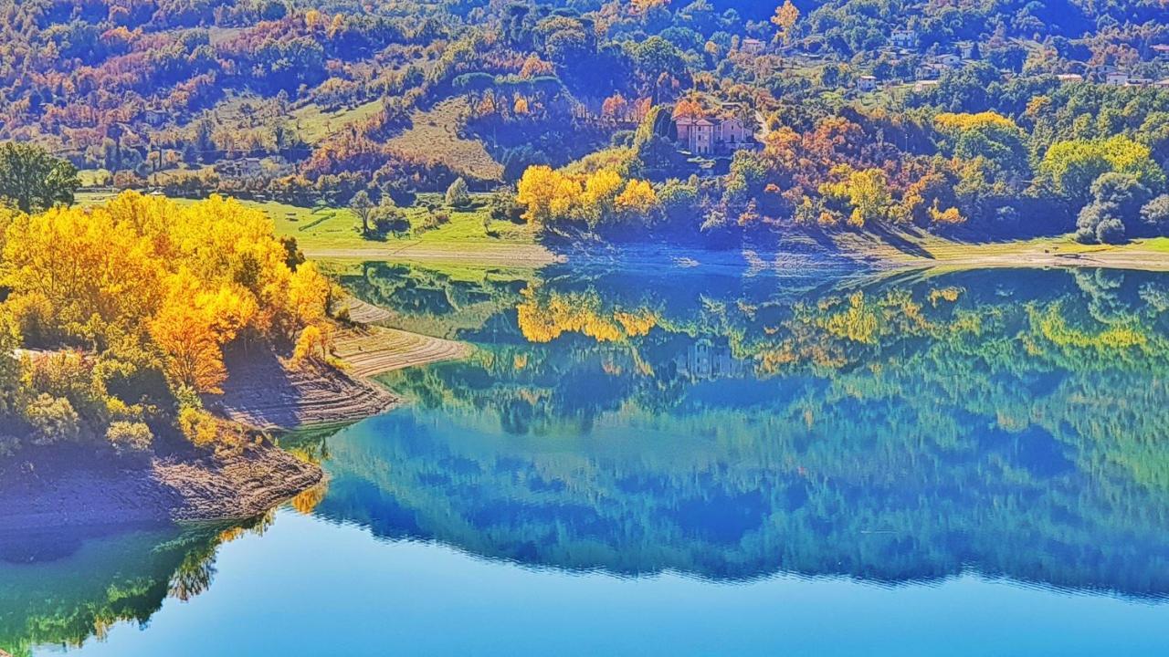 La Terrazza Sul Lago Turano Castel di Tora Eksteriør billede