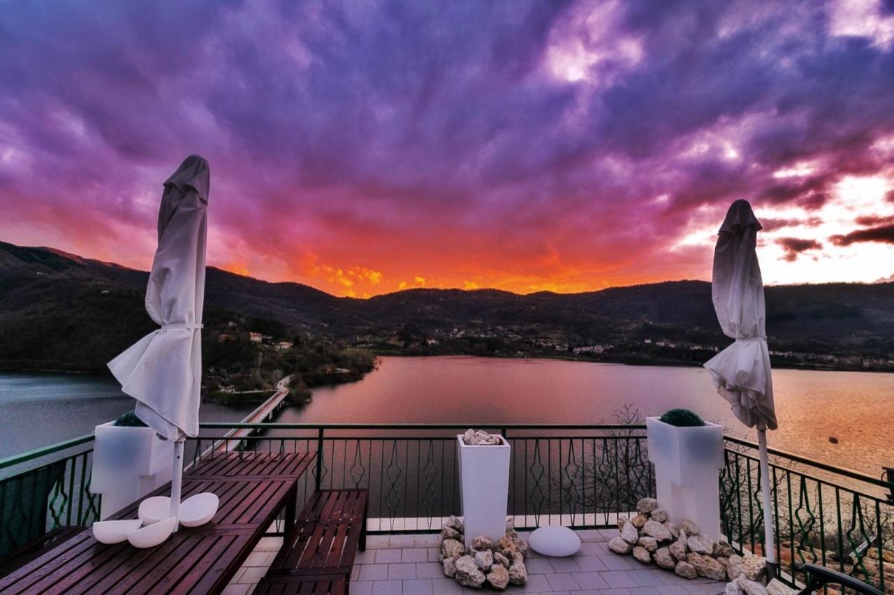 La Terrazza Sul Lago Turano Castel di Tora Eksteriør billede