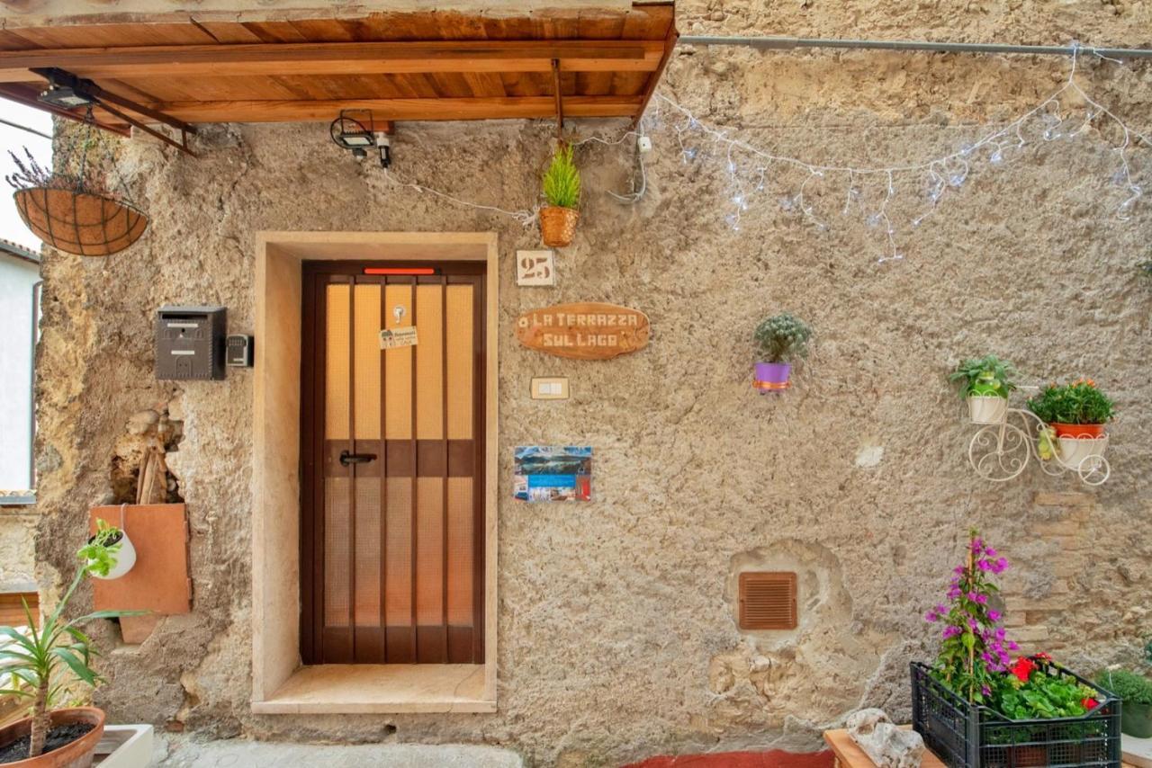 La Terrazza Sul Lago Turano Castel di Tora Eksteriør billede