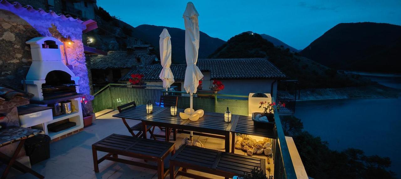 La Terrazza Sul Lago Turano Castel di Tora Eksteriør billede