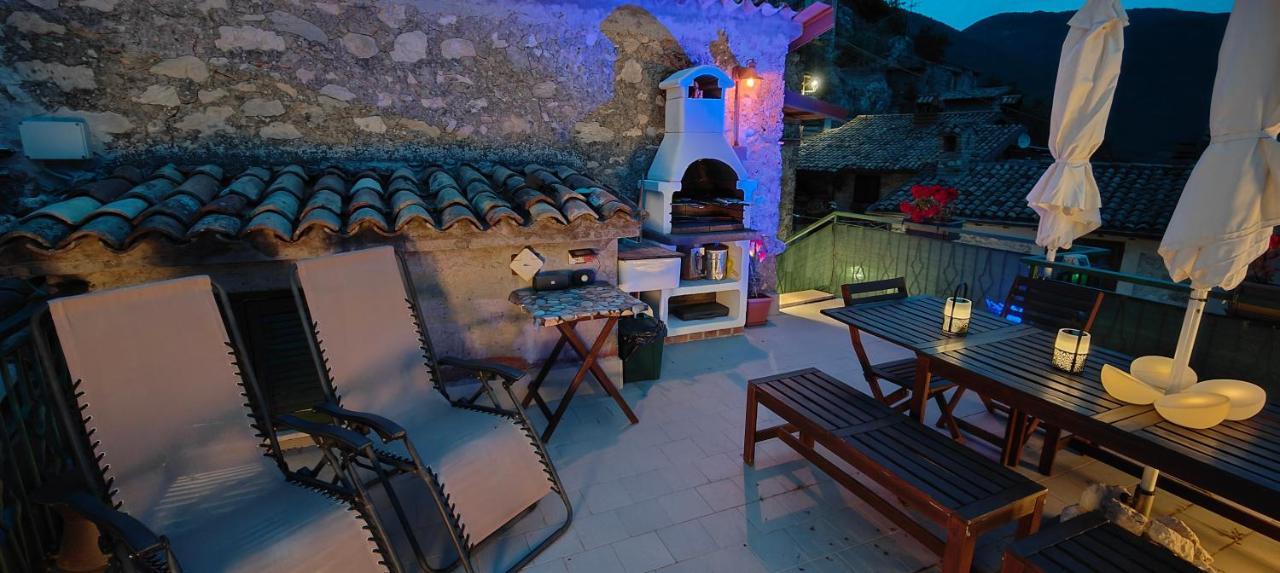La Terrazza Sul Lago Turano Castel di Tora Eksteriør billede