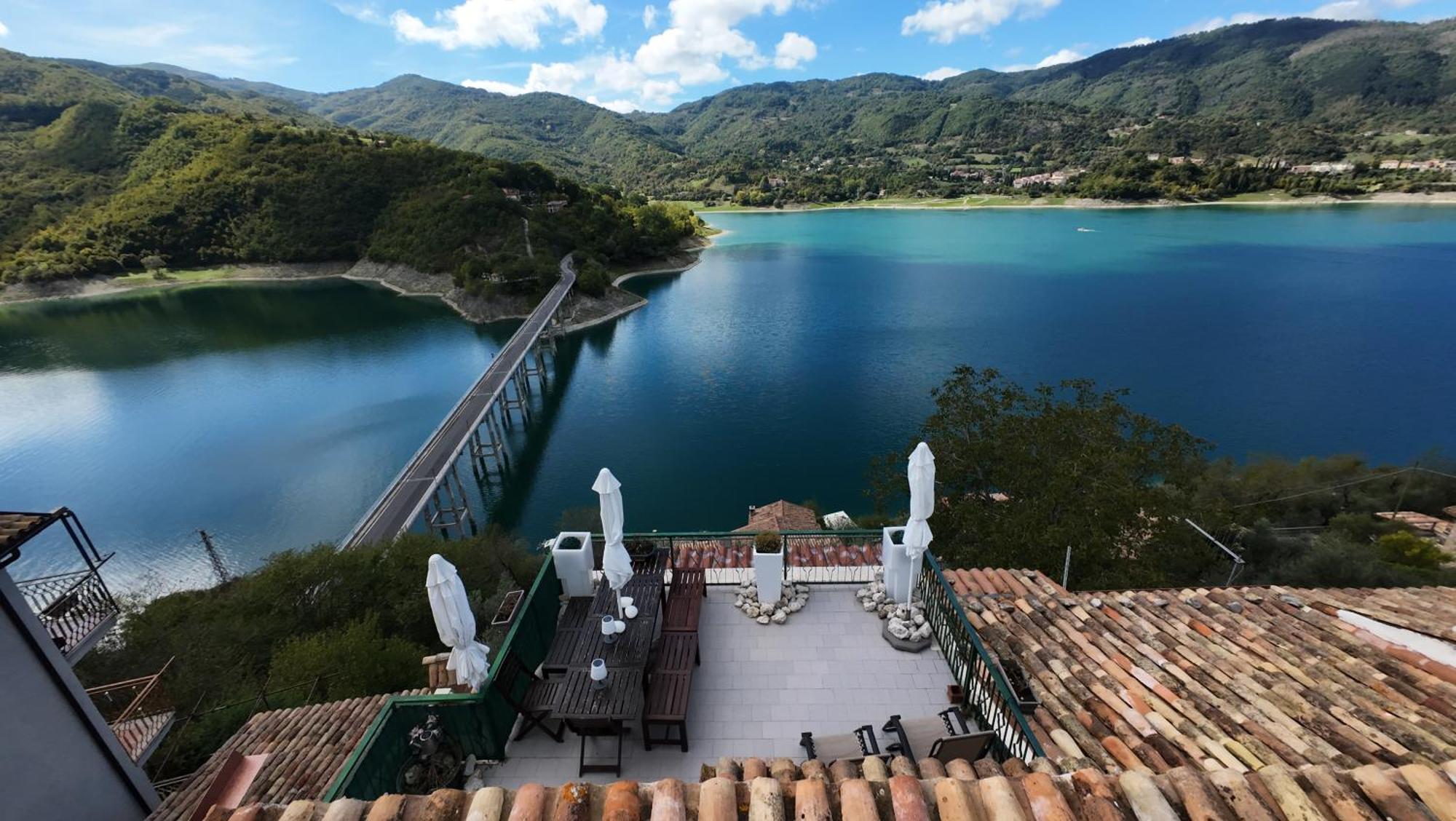 La Terrazza Sul Lago Turano Castel di Tora Eksteriør billede